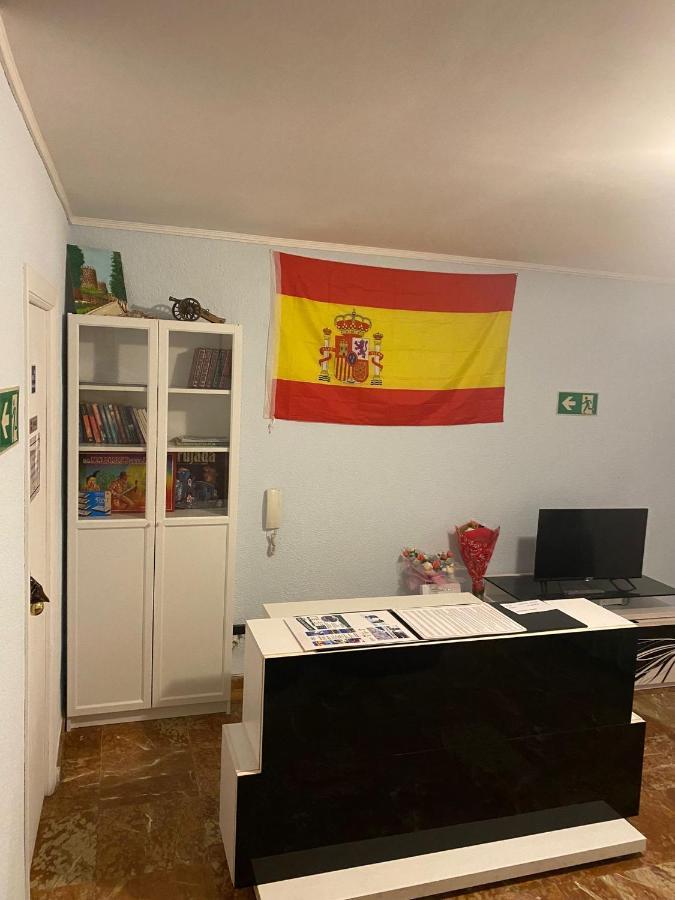 Pension El Dorado Alicante Bagian luar foto