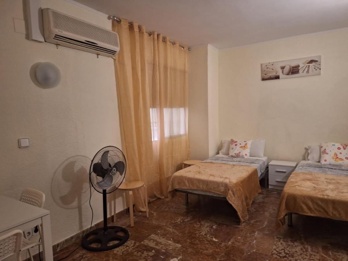 Pension El Dorado Alicante Bagian luar foto