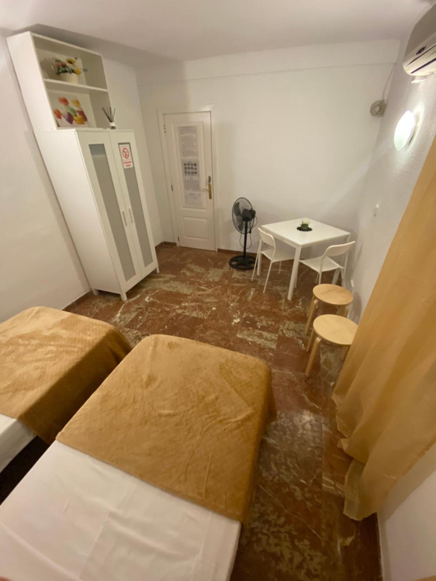 Pension El Dorado Alicante Bagian luar foto