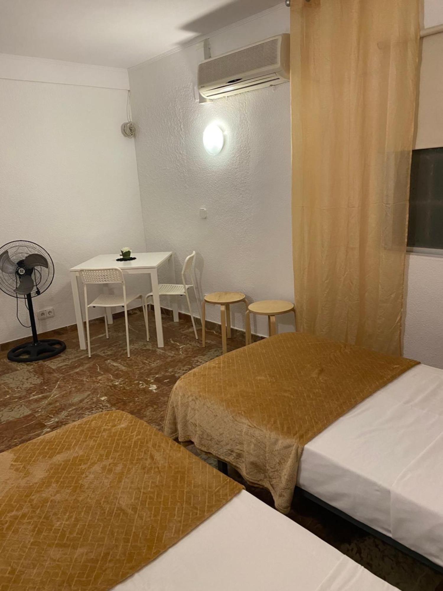 Pension El Dorado Alicante Bagian luar foto