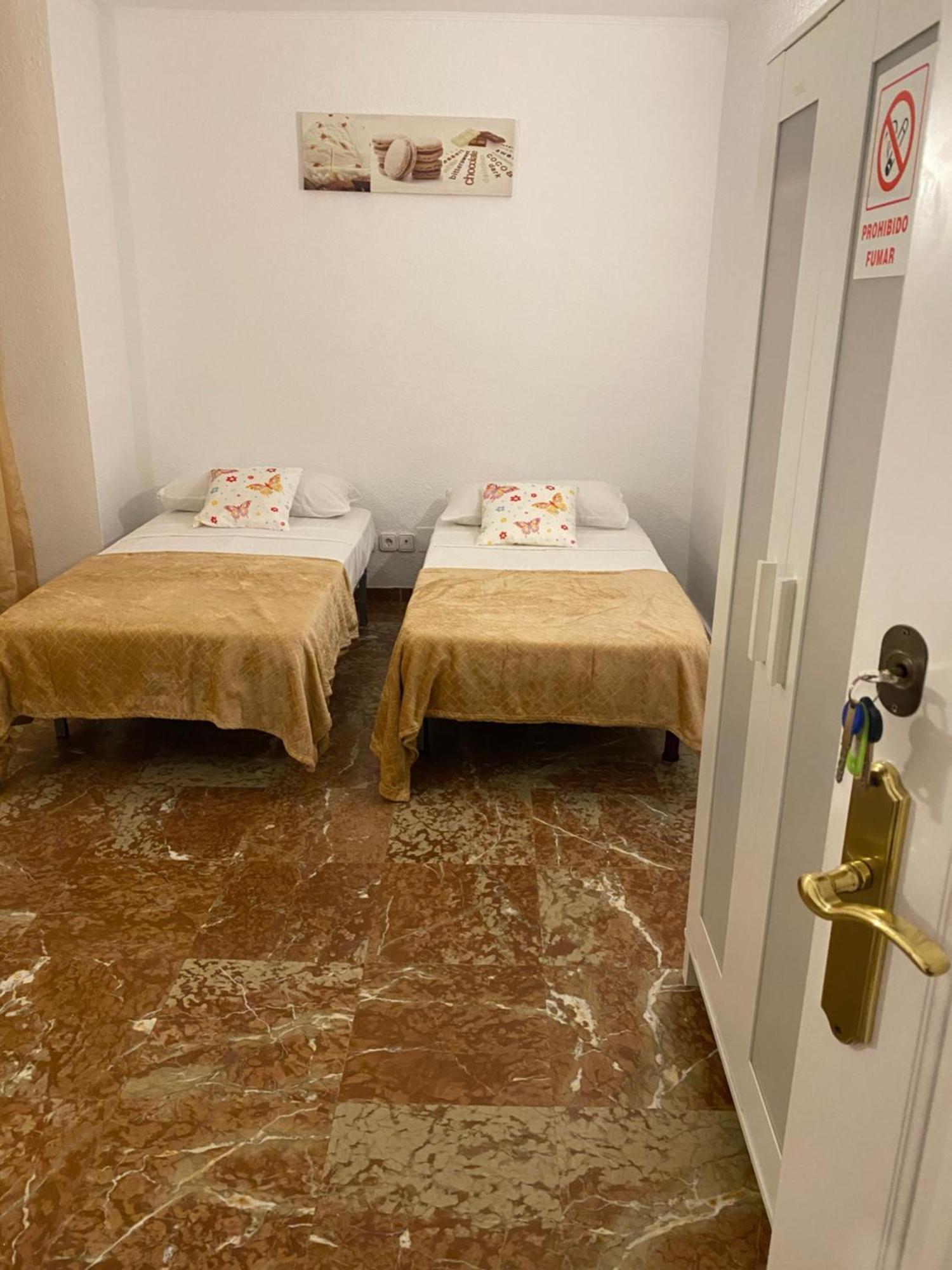 Pension El Dorado Alicante Bagian luar foto
